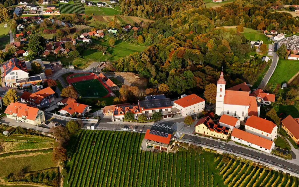 Lokalne volitve 2026 v Občini Sveta Ana. Aktualni župan Martin Breznik je edini županski kandidat, za 11 mest v občinskem svetu pa je vloženih 16 kandidatur.