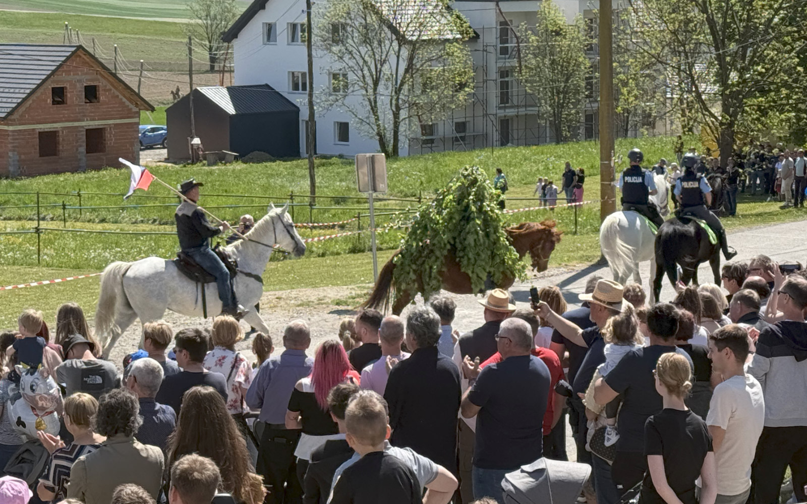 Sto konjenikov navdušilo na Jurjevi nedelji